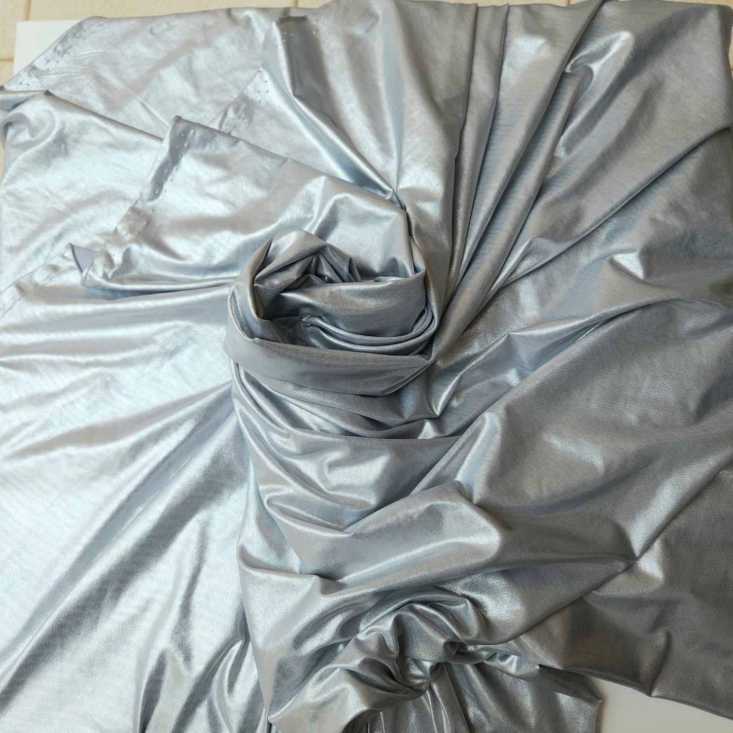 Lycra argentata