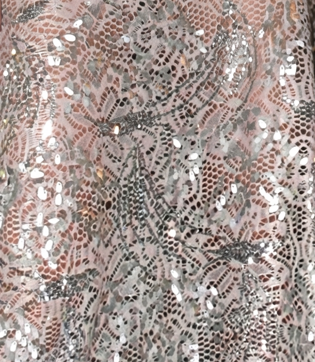 Abito di pizzo e paillettes