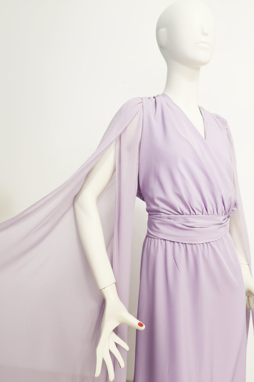 Abito Lungo Curvy Elegante Lilla con Maniche a Mantella